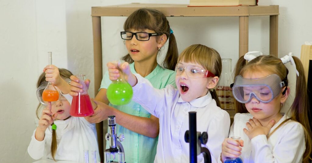 Combining Science Activities with Language Intervention for Children With DLD